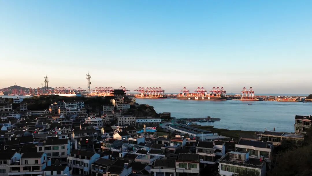 上港集团租赁洋山四期	，年租金约7.8亿元